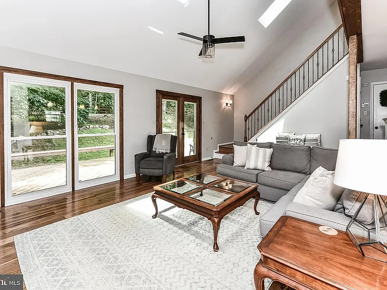 7910 Oak Hollow Ln — Photo 33
