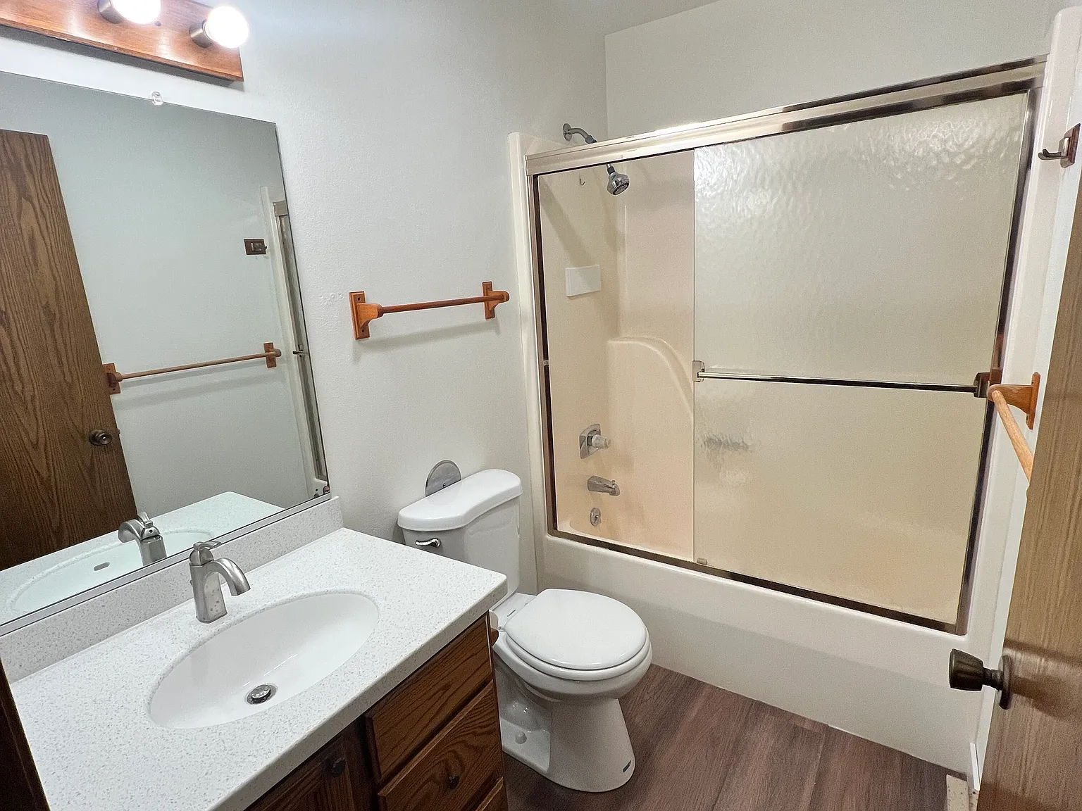 102 Oak Ct — Photo 3