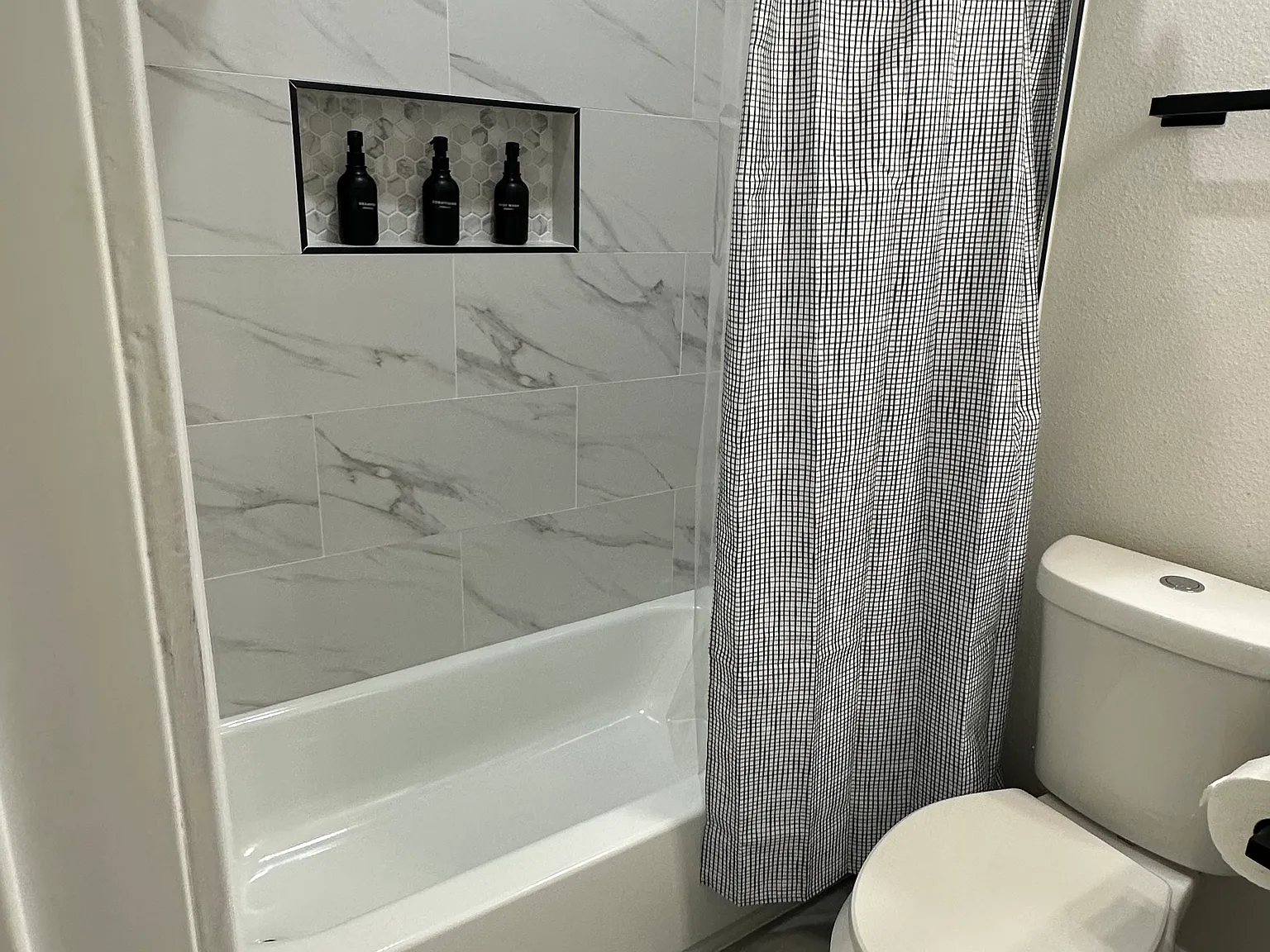 1 bed, $1,075 — Photo 3