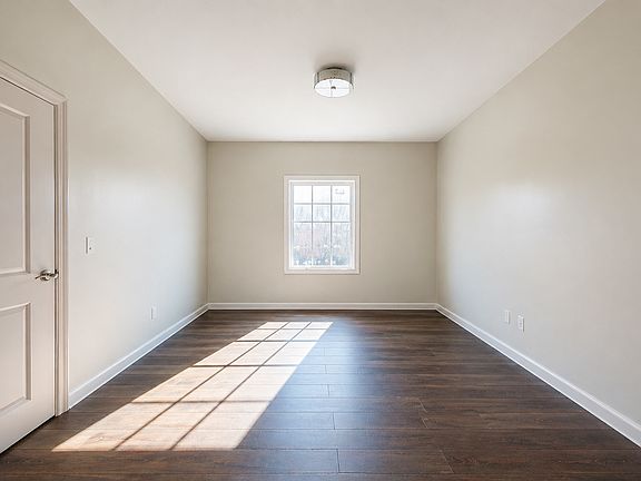4th image of 1166 Pacific St #4F