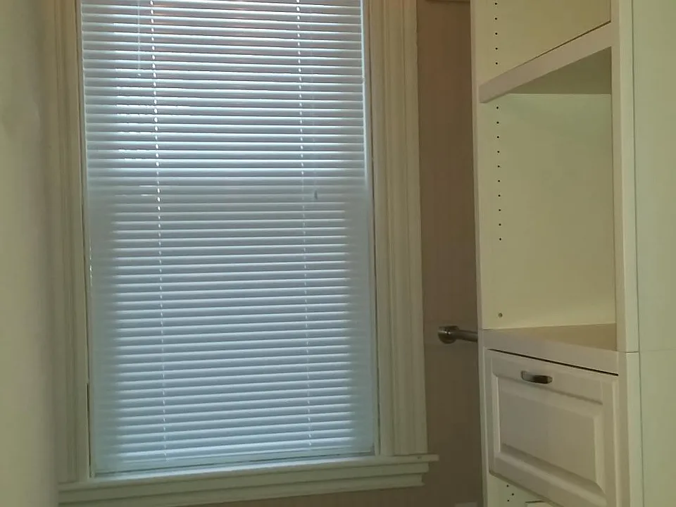 Bedroom walk-in Closet