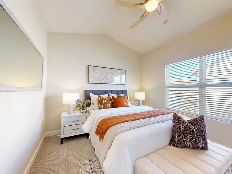 Third bedroom (with one closet).