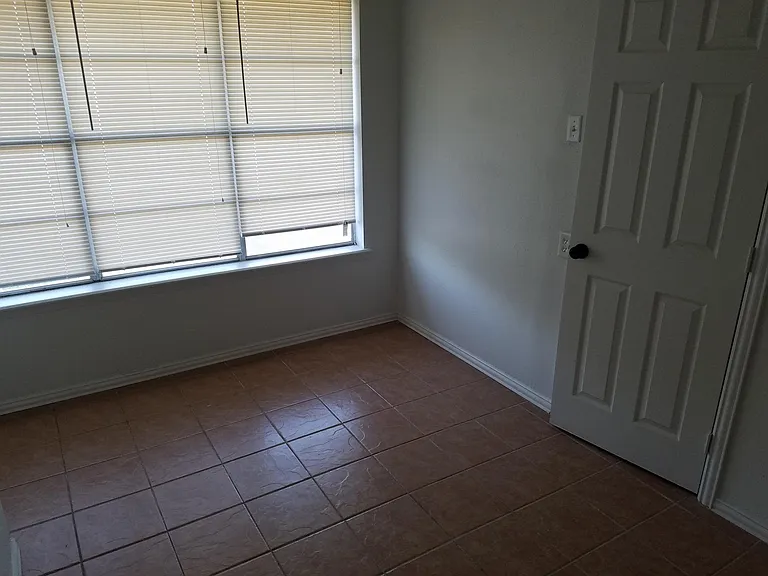 292 Barker St — Photo 10