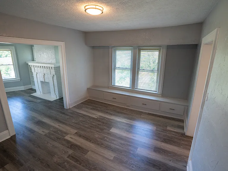 Dining room Unit B