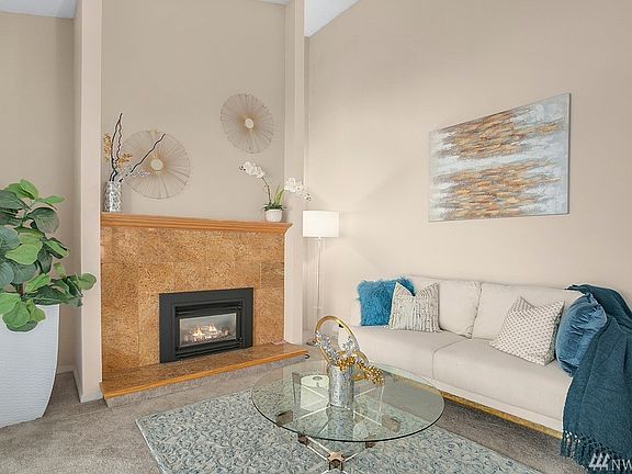 4th image of 4727 W Lake Sammamish Pkwy SE #306