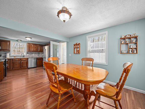 5th image of 15 Earle Drive
