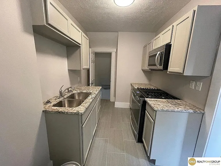 1618 Spencer St — Photo 3