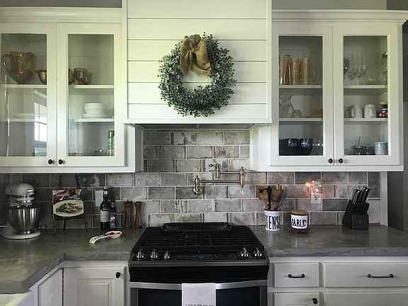 Kitchen with gas oven/range 