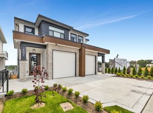16702 16a Ave #101, Surrey, BC V3Z 0T3
