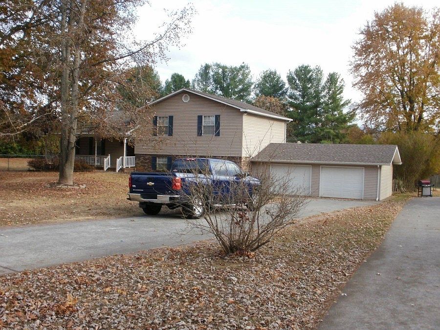 2nd image of 1416 Amerine Rd