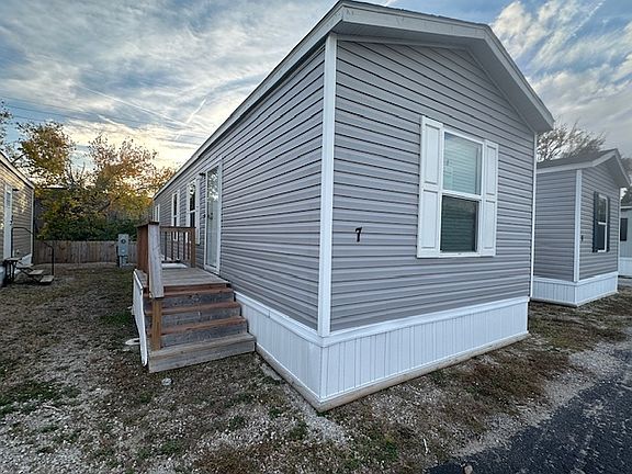 2nd image of 6027 N Lindbergh Blvd APT 7