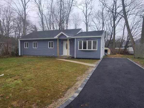 8 Jane Street, Selden, NY 11784