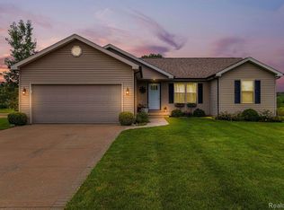 7170 Timberline Dr, Flint, MI 48507