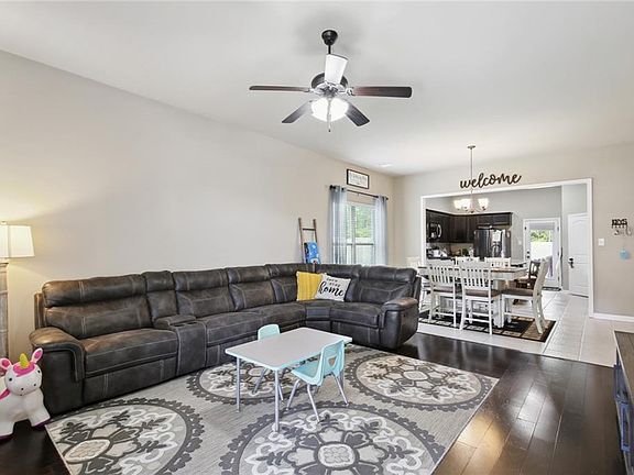 2nd image of 533 Oakley Blvd