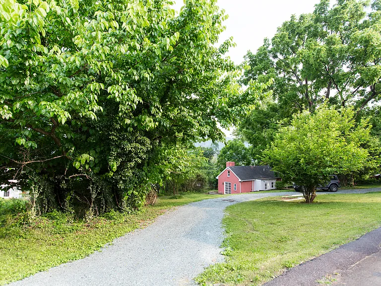 1601 Monticello Rd — Photo 46