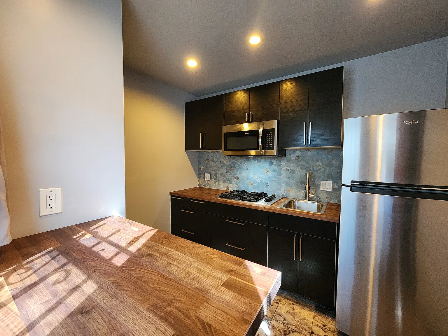 Studio, 500 sqft, $1,700 — Photo 2