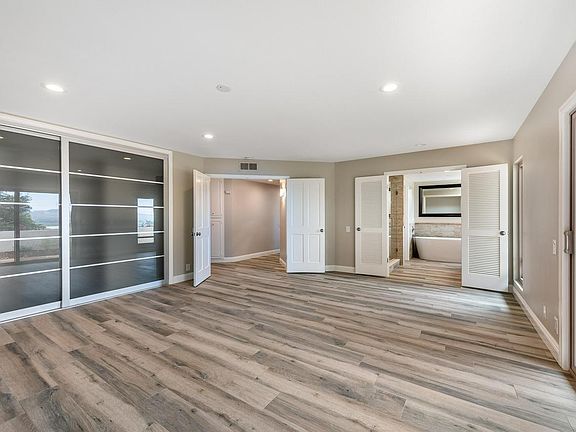 3rd image of 986 Deseo Ave