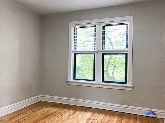 3rd image of 1101 N Mozart St #28182