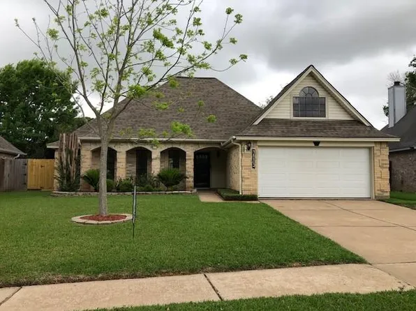 16802 Tranquil Dr, Sugar Land, TX 77498