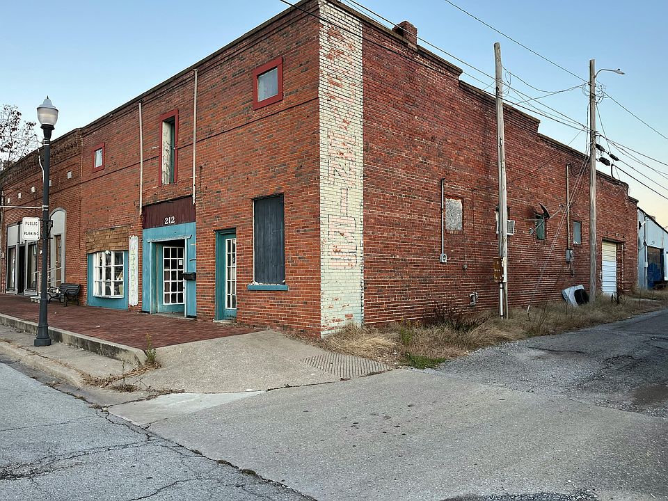 1st image of 212 Ferry St