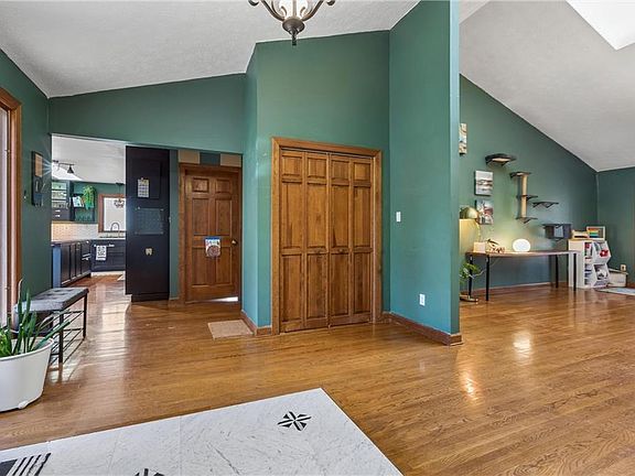 4th image of 221 Woodburn Dr