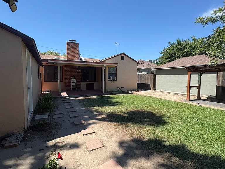 402 W Neville St — Photo 17