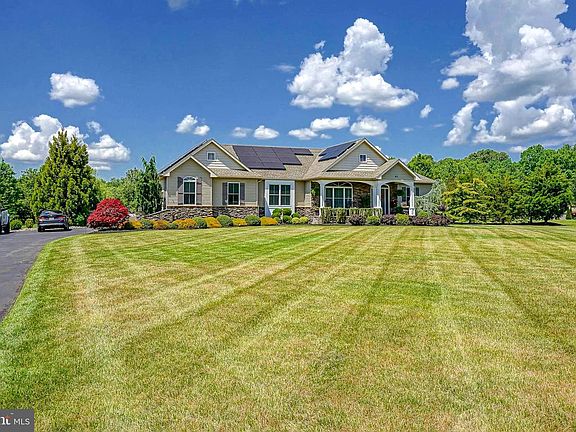 5th image of 411 Winterberry Ln