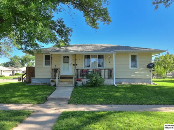 748 W 19th St, Fremont, NE 68025
