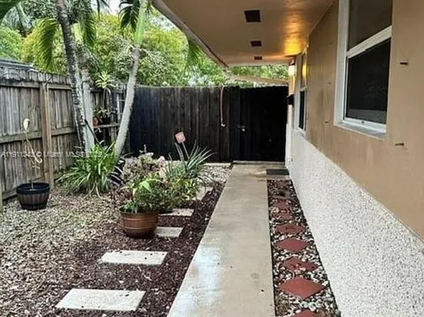 620 SW 7th Ave, Hallandale Beach, FL 33009