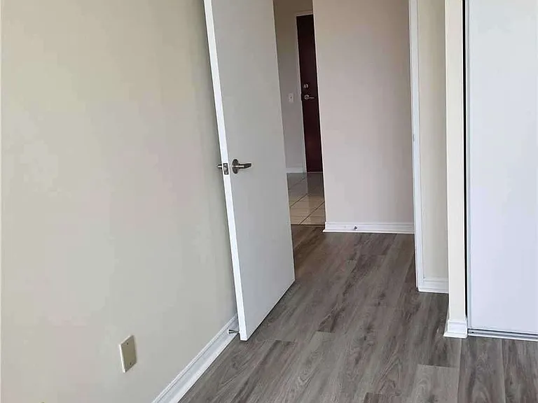91 Townsgate Dr #411 — Photo 12