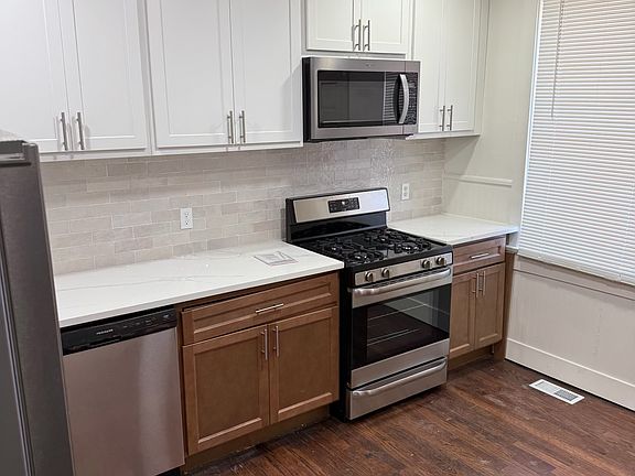 2nd image of 3832 Iowa Ave