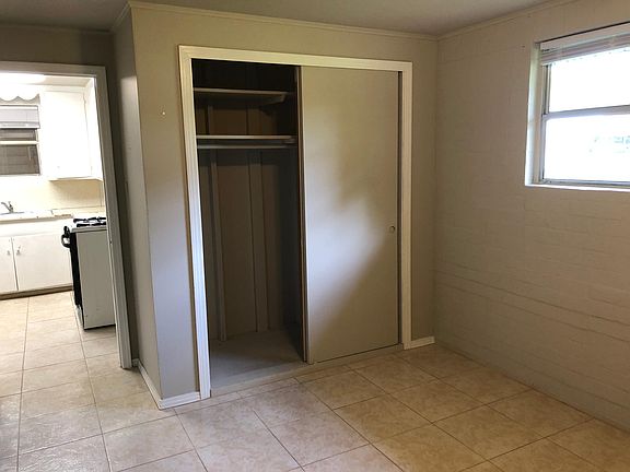 4th image of 425 W Oak Ln