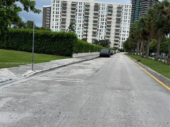 880 NE 69th St APT 6P, Miami, FL 33138