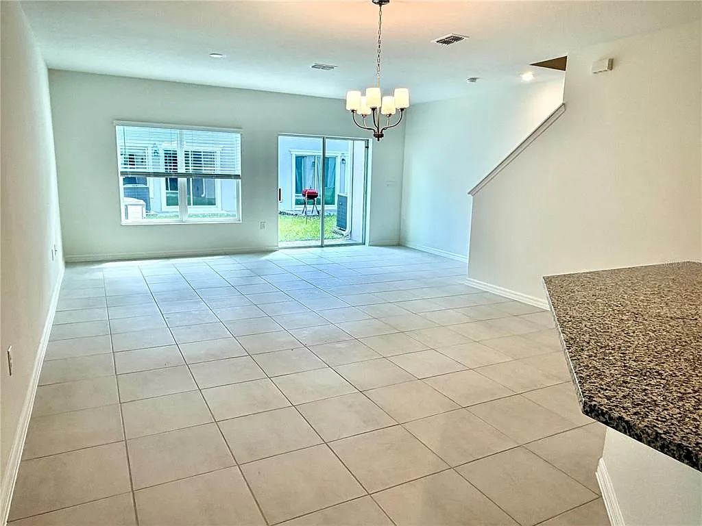 3 bed, 2.5 bath, 1557 sqft, $2,299 — Photo 2