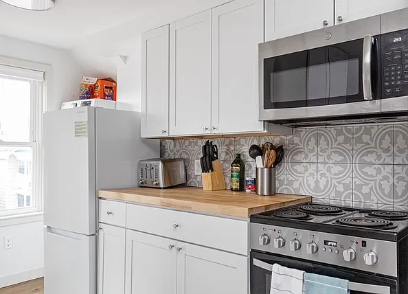 75 Malletts Bay Ave #B — Photo 1