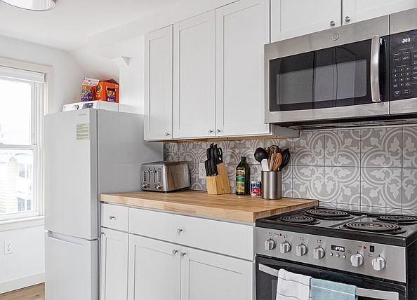 1st image of 75 Malletts Bay Ave #B