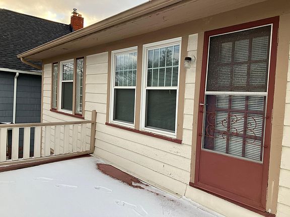 4th image of 1632 Winton Ave