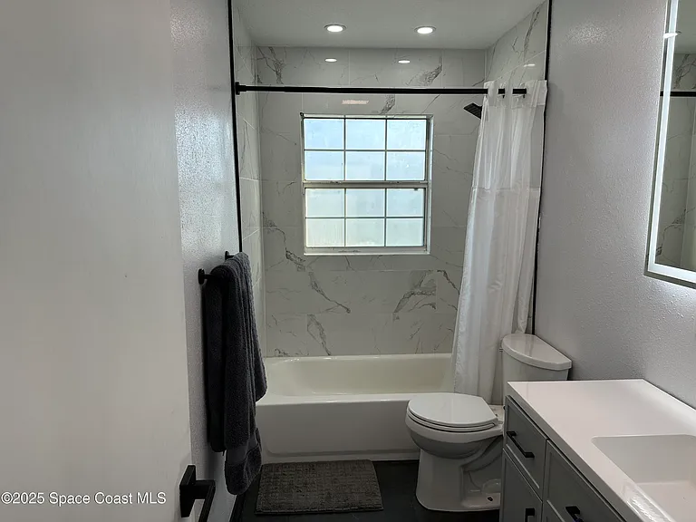 3782 Catalina Dr — Photo 17