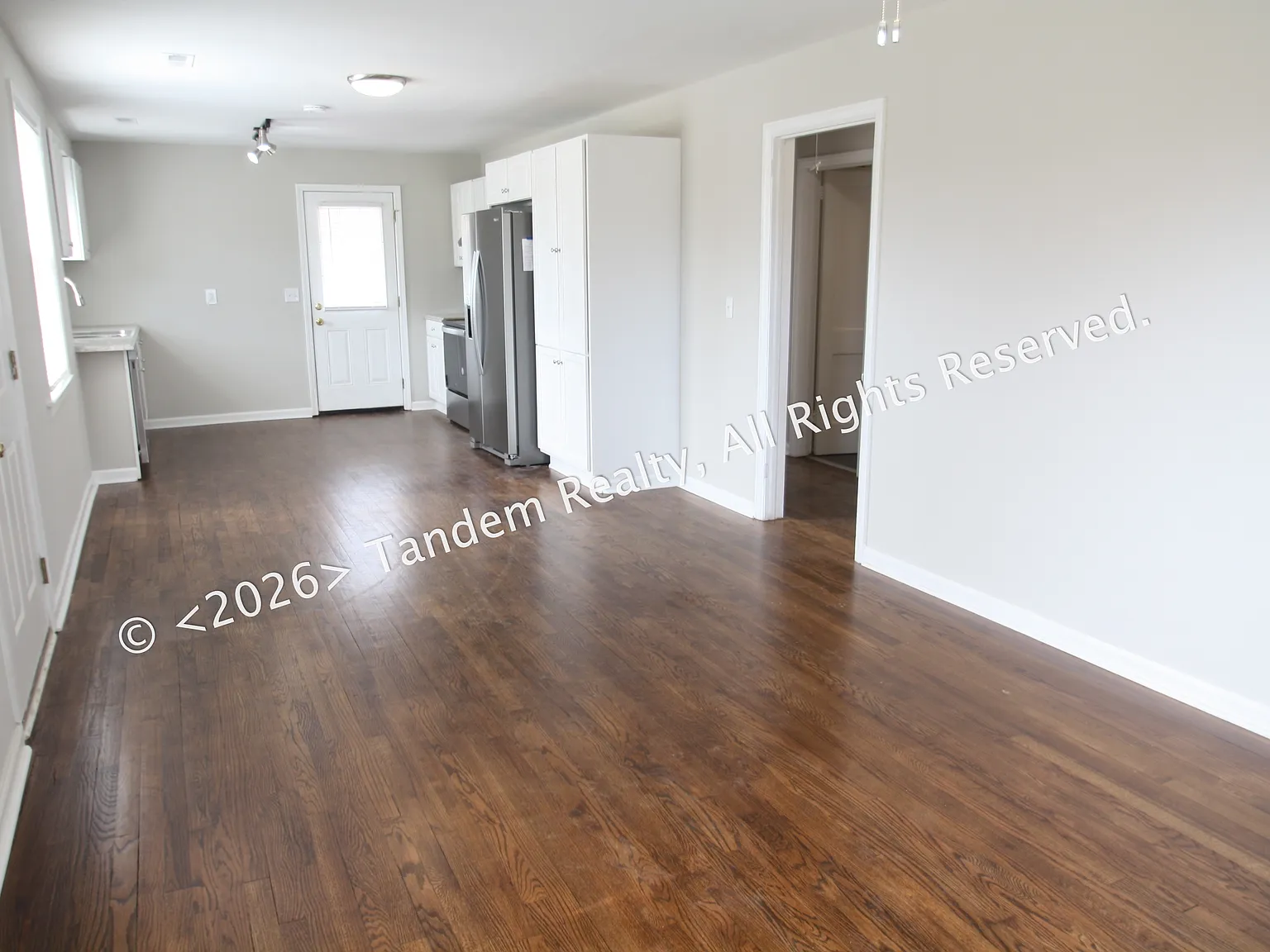 2 bed, 1.0 bath, 900 sqft, $1,795 — Photo 4