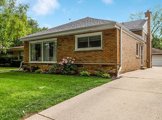 8321 Kenneth Ave, Skokie, IL 60076