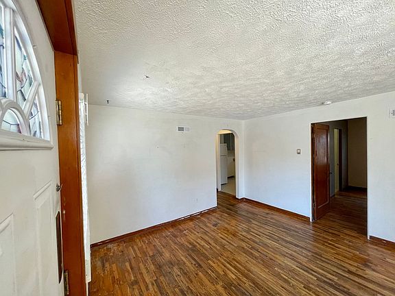 3rd image of 636 & 638 W Maxwell Ave #1504-1508