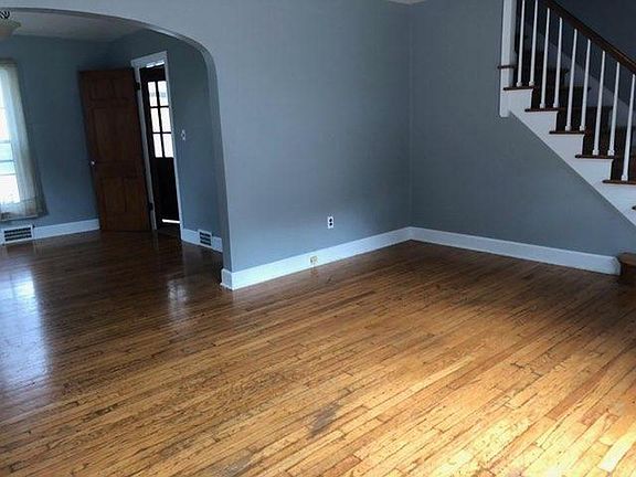 3rd image of 455 Rockwell St