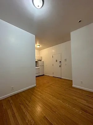 Rented by Peter R. Hungerford, LREB | media 28