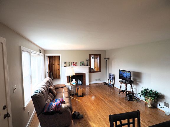 4th image of 1006 Halliahurst Ave