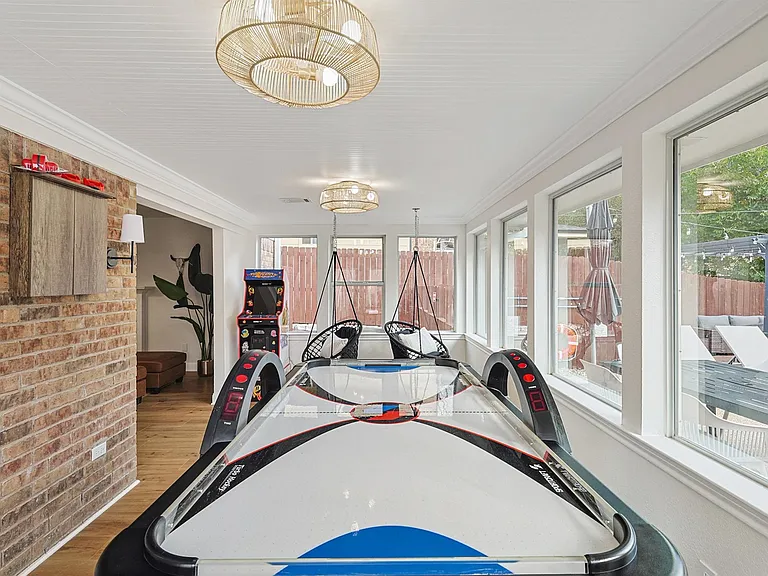 6872 Greenleaf Dr — Photo 11