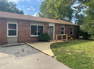 1825 Maple Ln, Lawrence, KS 66044