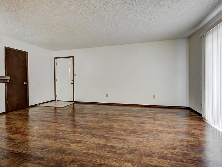 1331 Glen Oaks Ct #4 — Photo 9