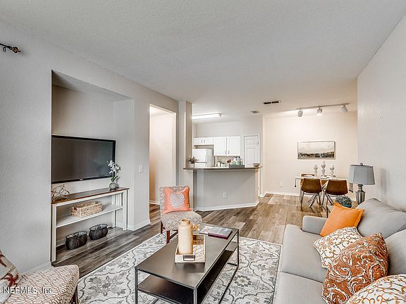 4th image of 13700 Richmond Park Dr N APT 804