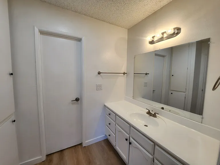 123 S Catalina Street — Photo 27