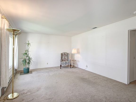 5th image of 4824 62nd St